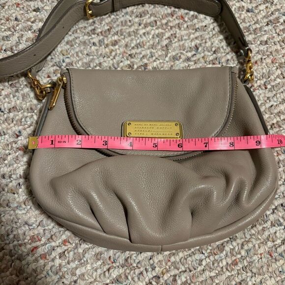 MARC by Marc Jacobs Q Natasha Leather Crossbody Bag - Picture 9 of 10